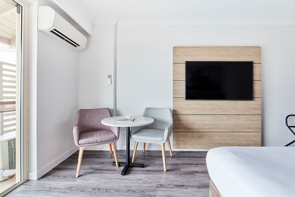 Novotel Cairns Oasis Resort 70/80