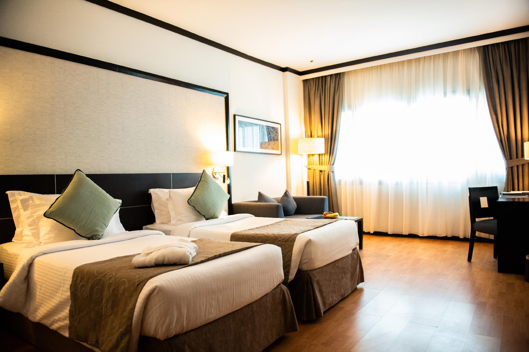 EXECUTIVE, DOUBLE OR TWIN BED