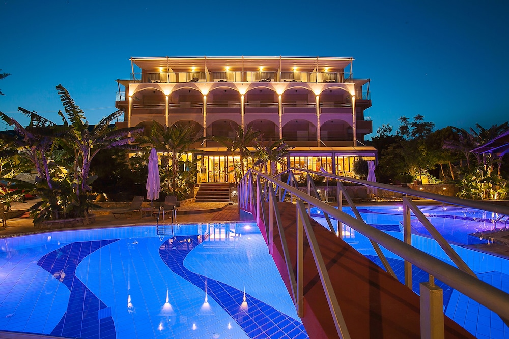 Paradise Lost Hotel 6/50