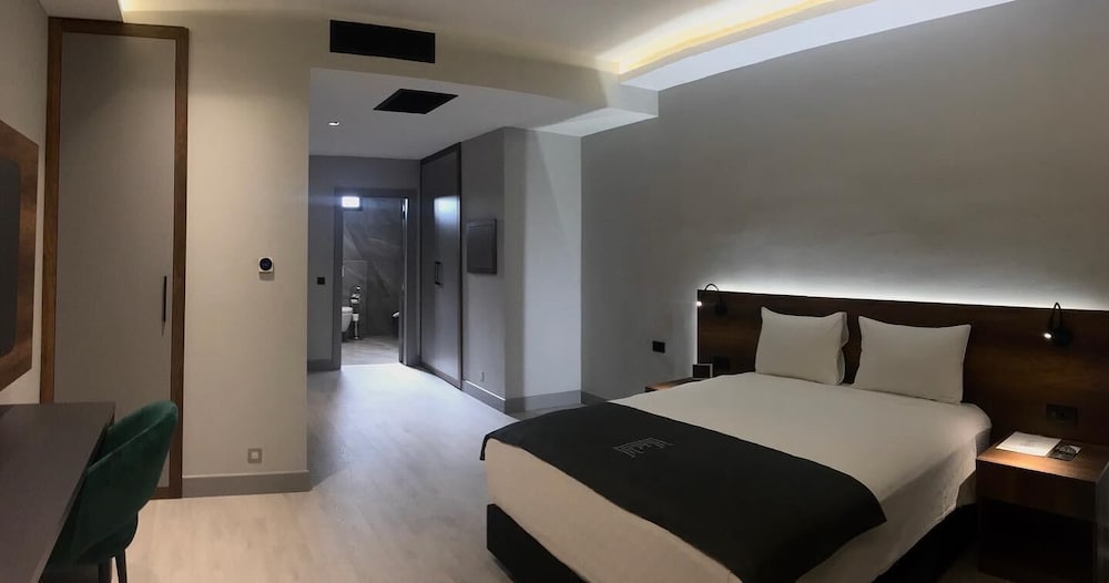 Emen S Hotel 11/48