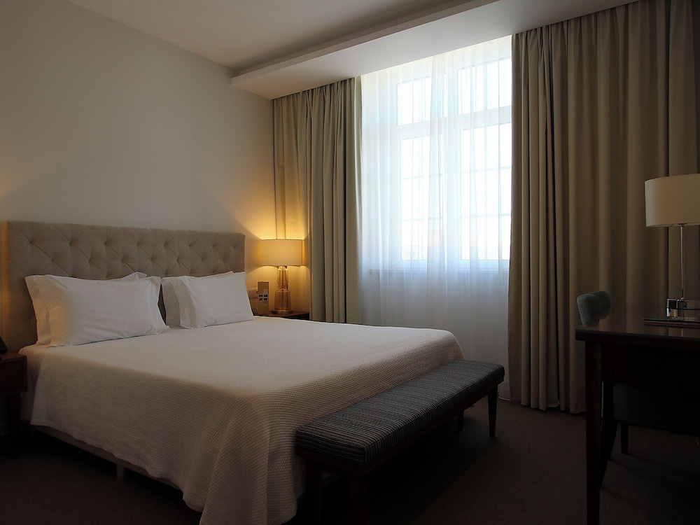 SUPERIOR, DOUBLE OR TWIN BED