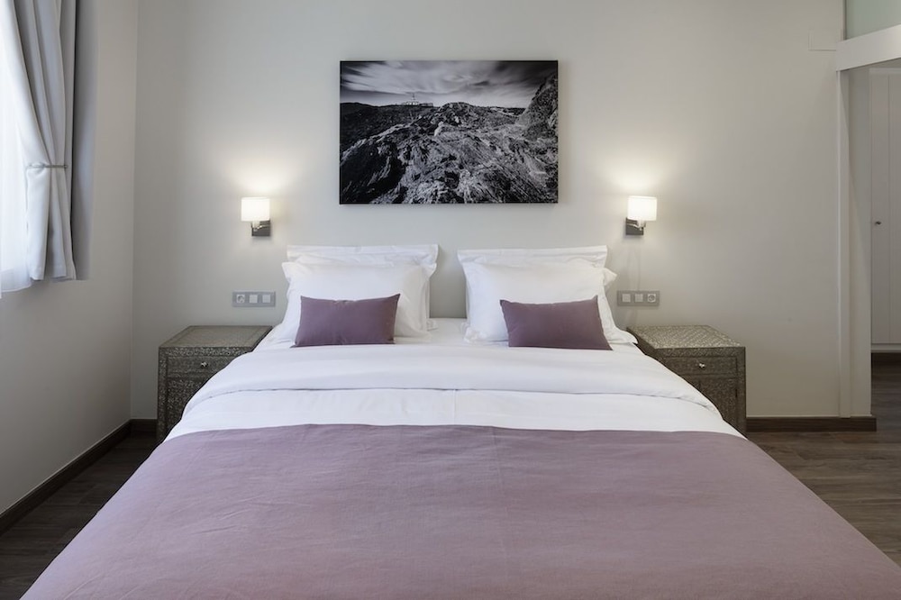 ROOM, DOUBLE BED
