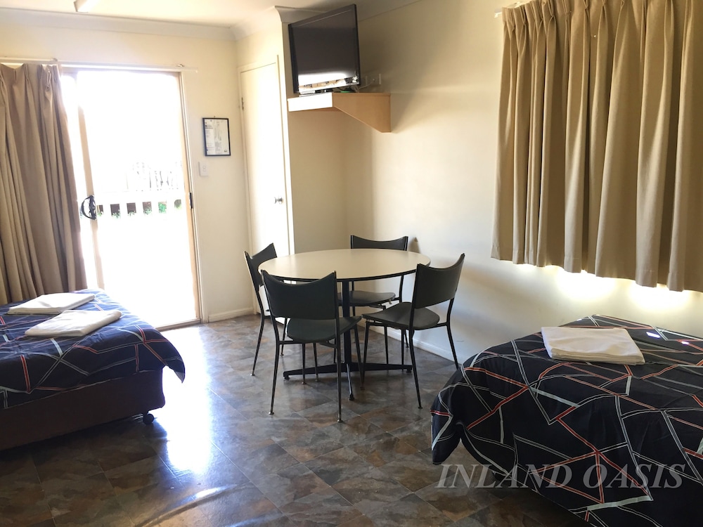 INLAND OASIS MOTEL 51/68