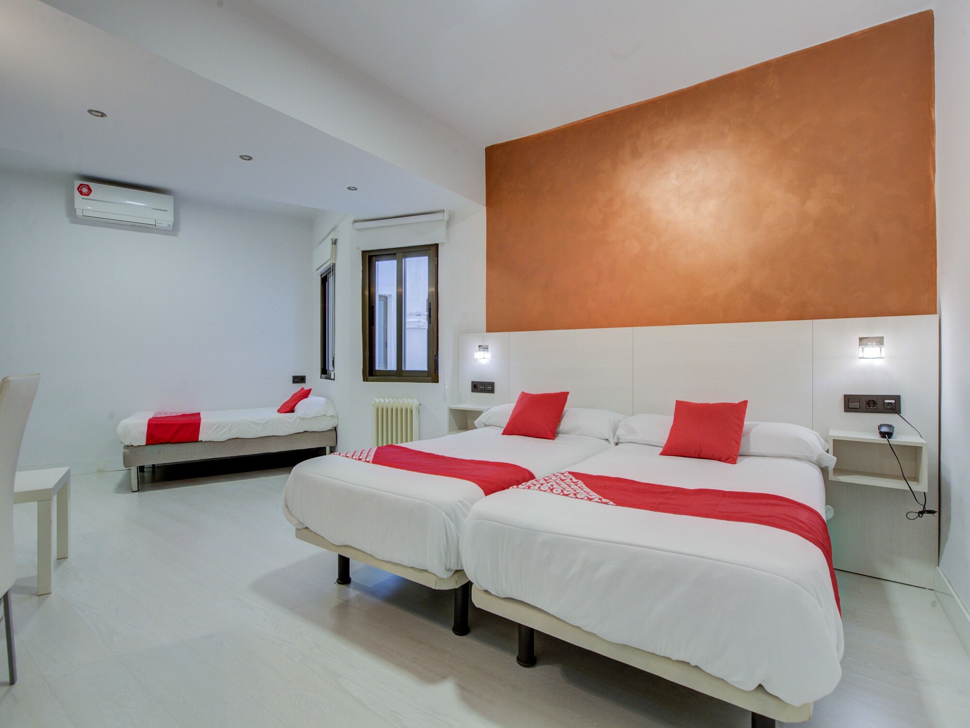 ROOM, TRIPLE