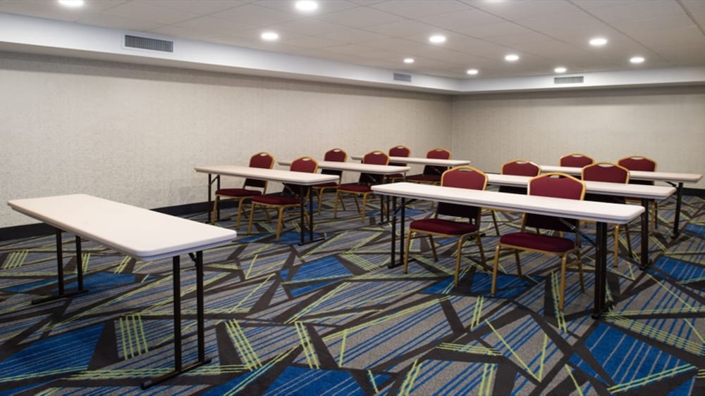 Holiday Inn Express Cincinnati West 58/74
