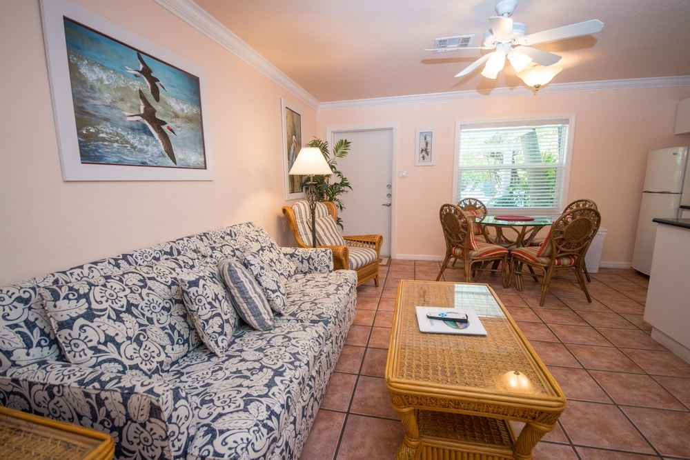 Tropic Isle Beach Resort 38/68