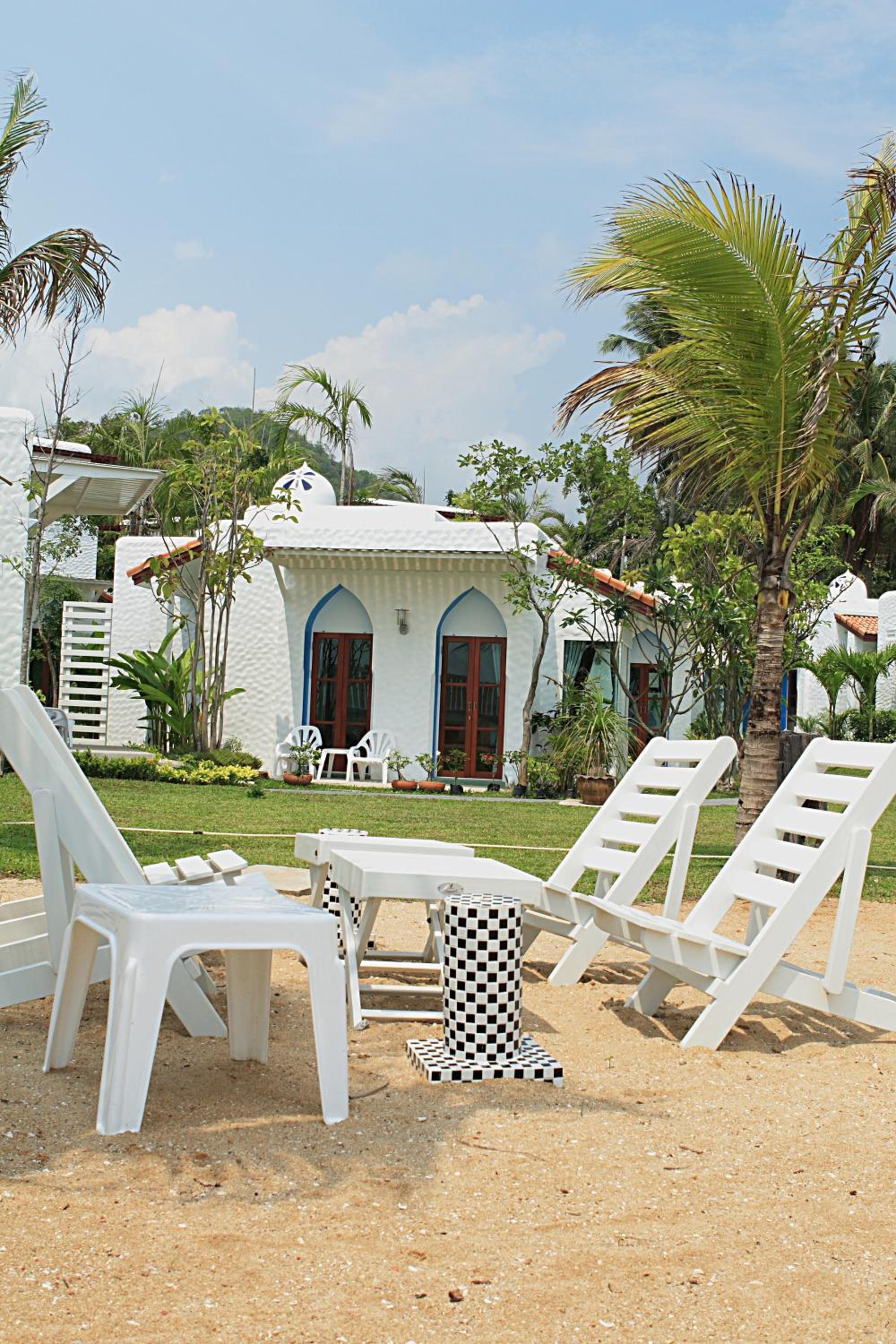 Baanmontra Beach Resort 40/53
