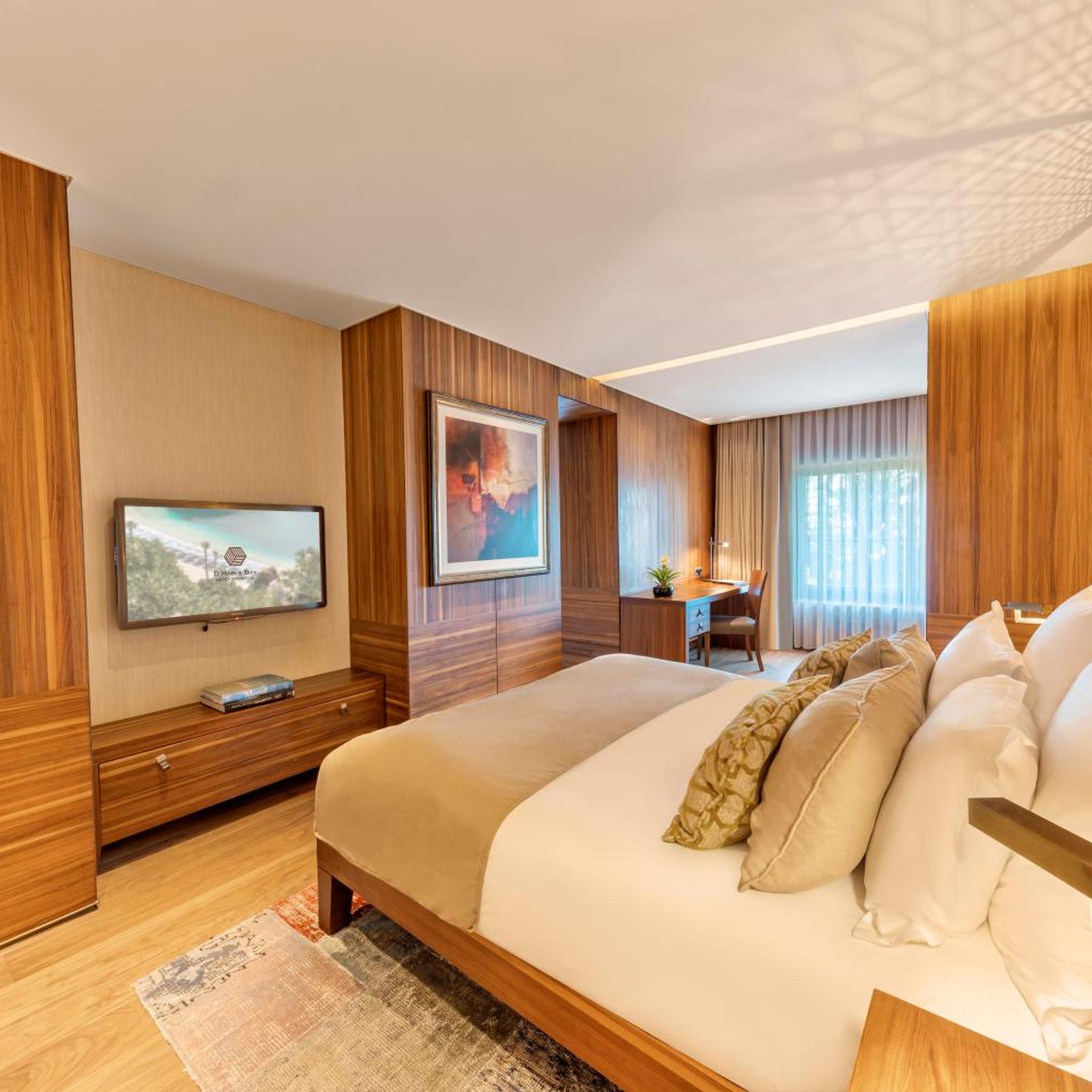Superior, Suite, Land View