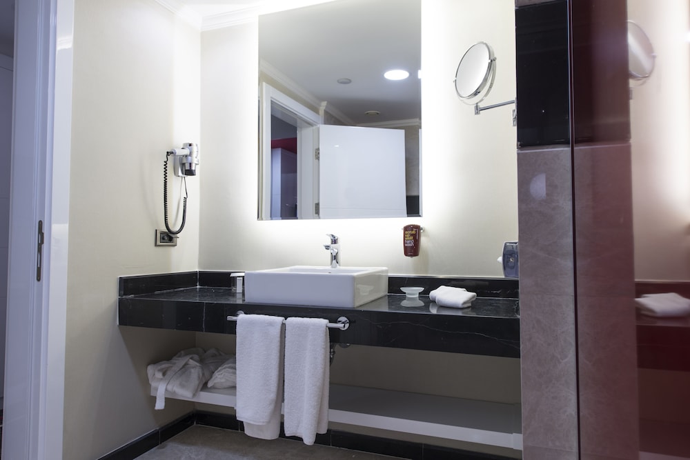 PARK INN BY RADISSON ANKARA CANKAYA 61/63