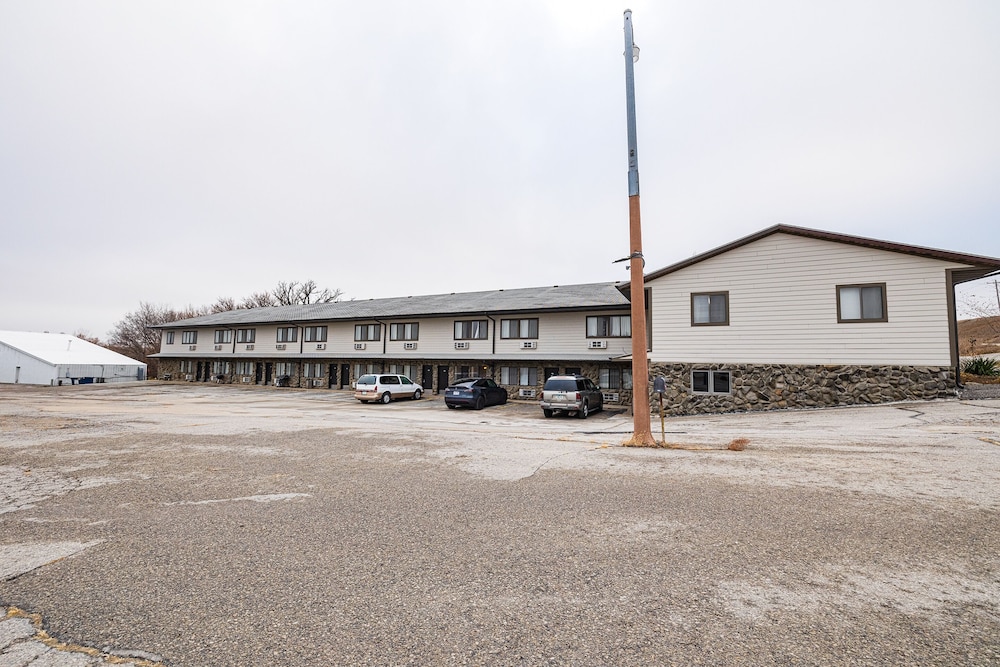 Harlan Inn and Suites By OYO Harlan 49/56