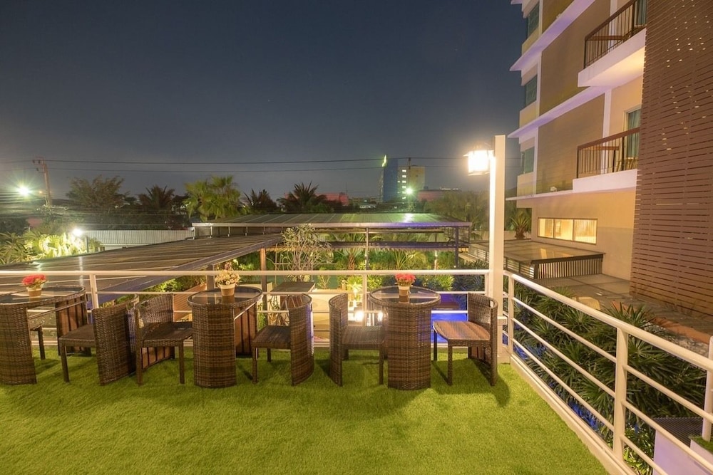 Siam Piman Hotel 65/72