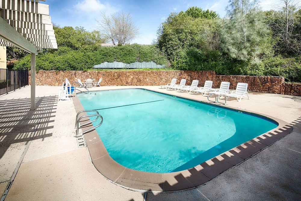 Red Lion Inn & Suites Auburn 5/36