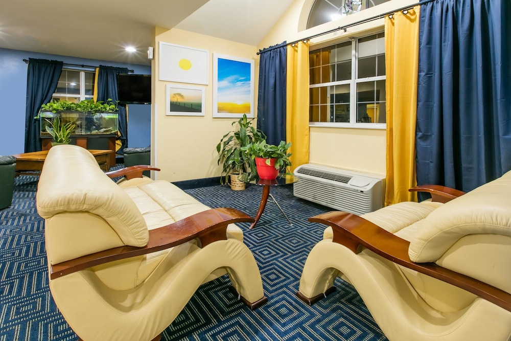 Days Inn & Suites by Wyndham Pryor 12/18