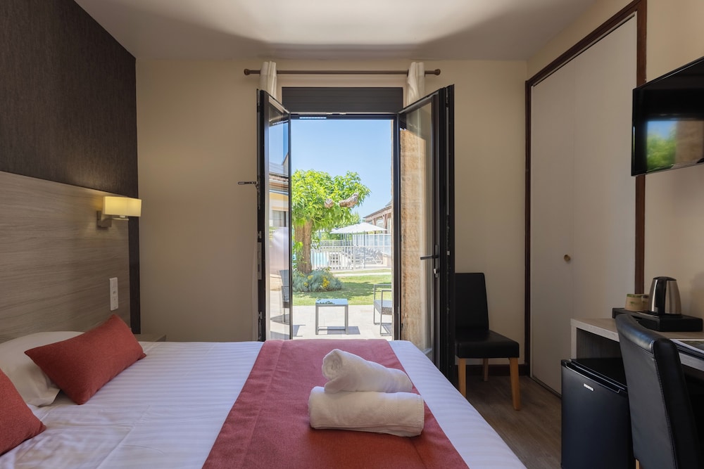 HOTEL L OUSTAL 6/50