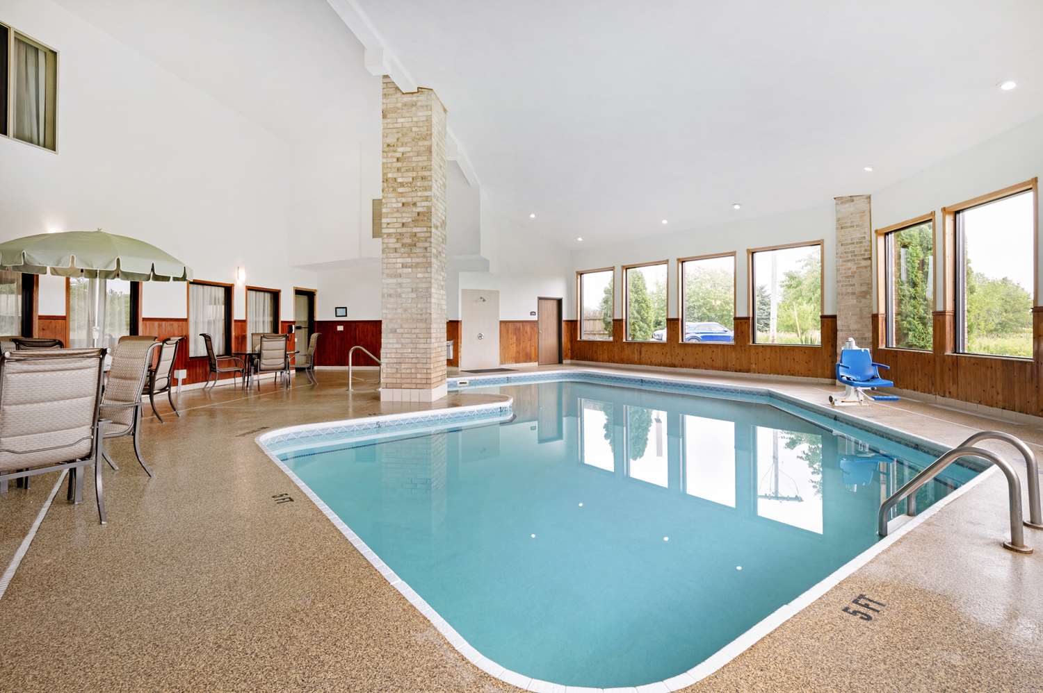 Best Western Plus Howe Inn 26/36