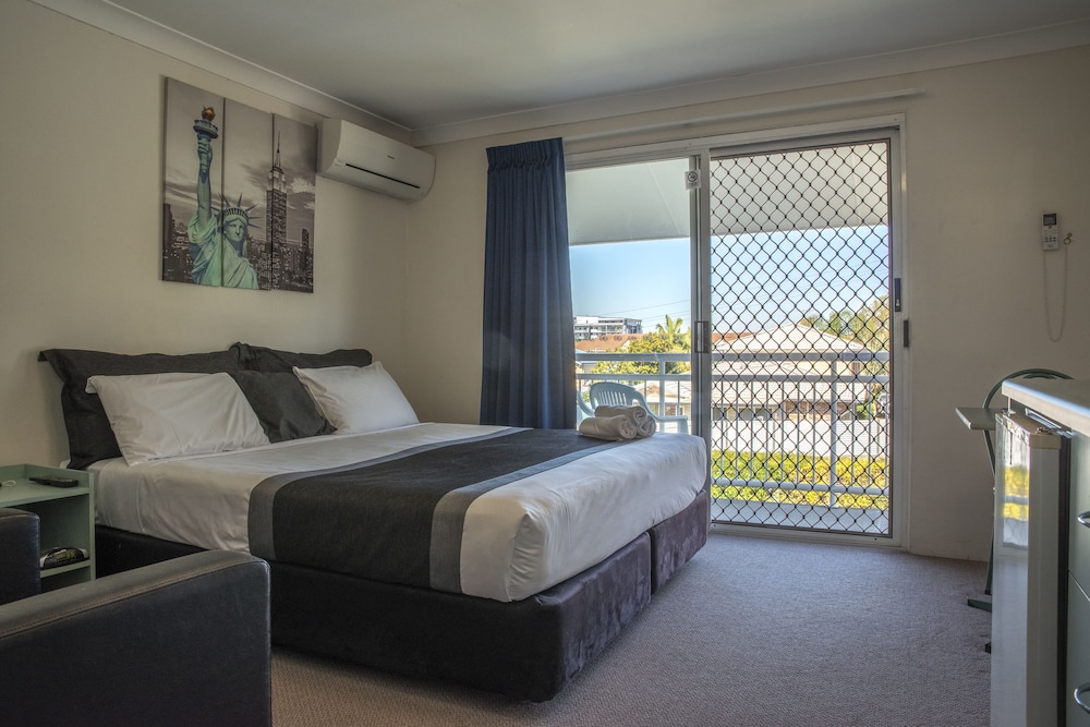 CHERMSIDE COURT MOTEL 15/25