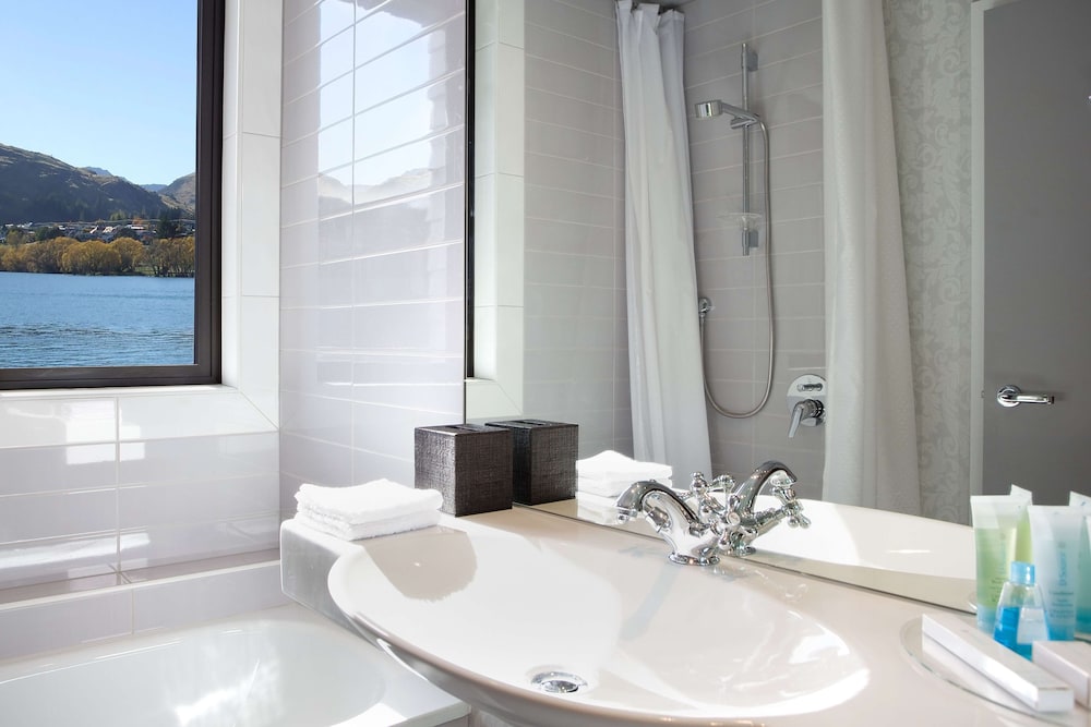Doubletree By Hilton Queenstown 8/47