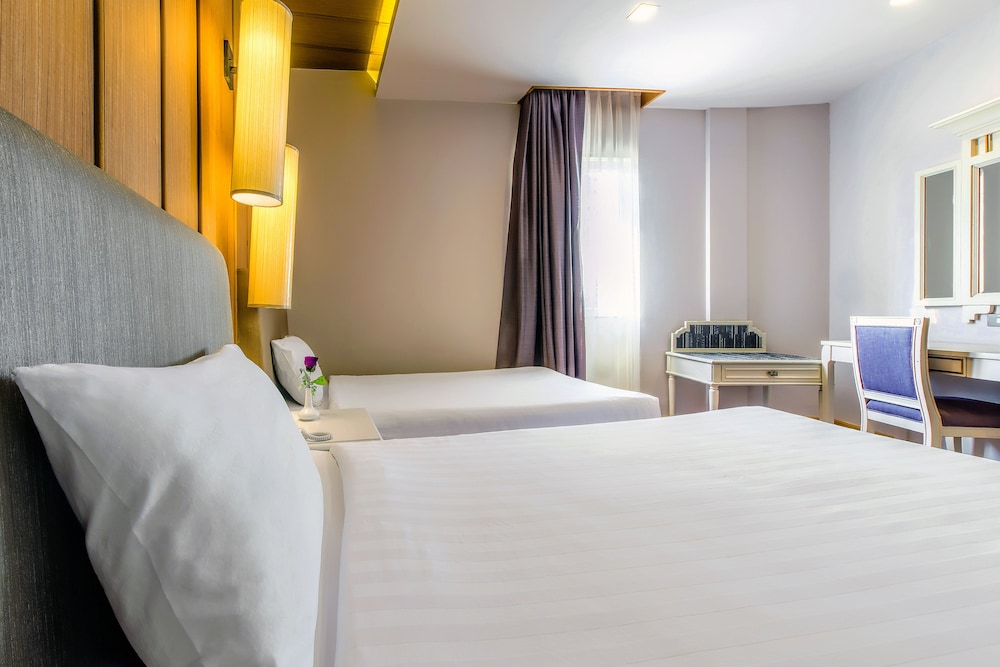 GRAND, TWIN BEDS