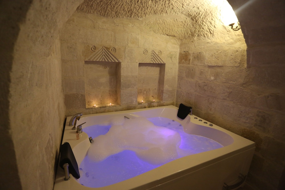 Phocas Cave Suites 49/71