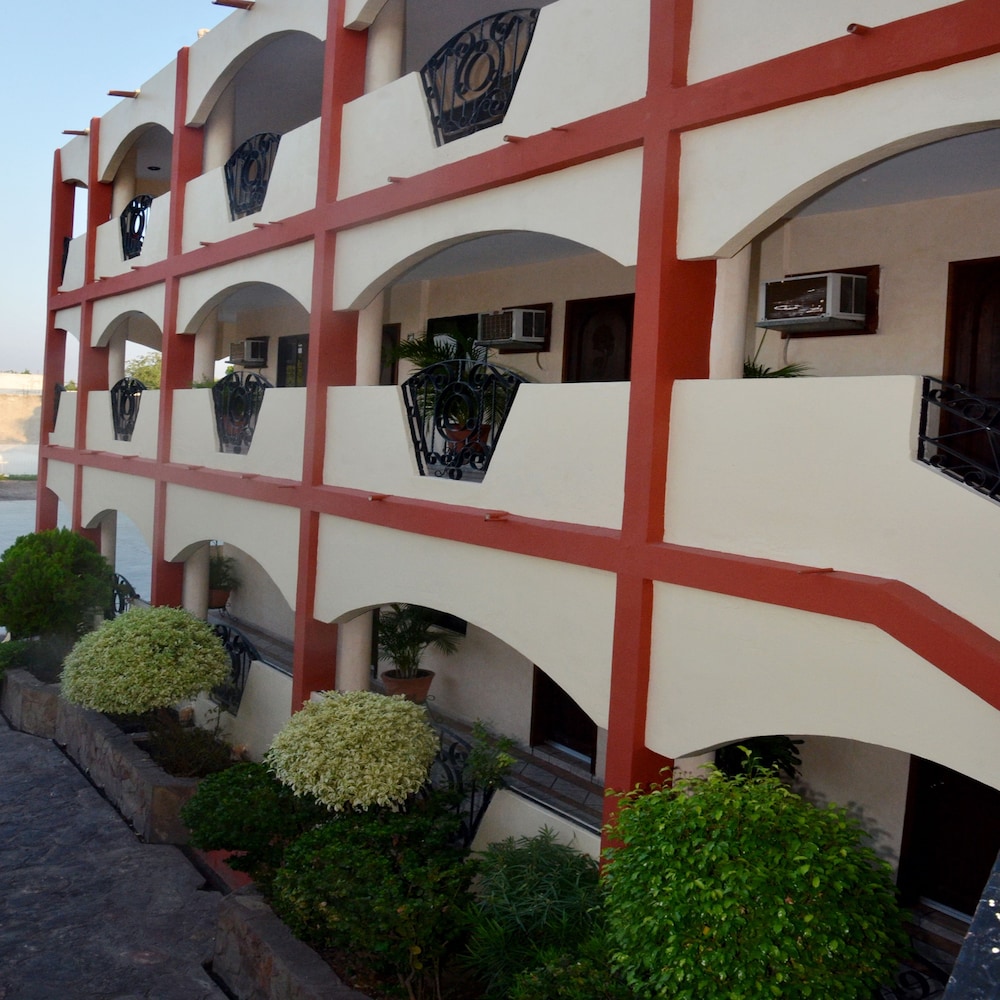 Hotel Las Fuentes 8/64