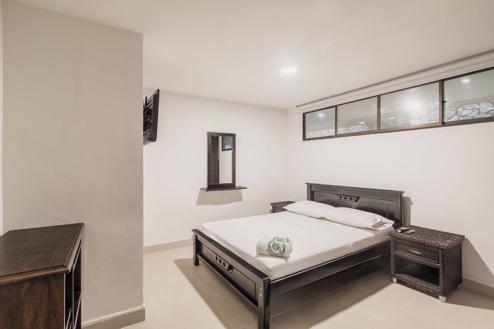 Aparta Hotel Roca Marina 10/23