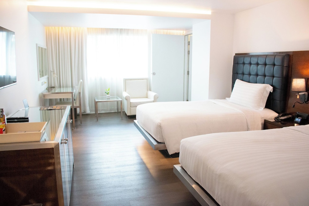 CONNECTING, FAMILY SUITE