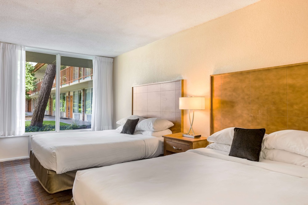 Red Lion Inn & Suites Branson 16/36