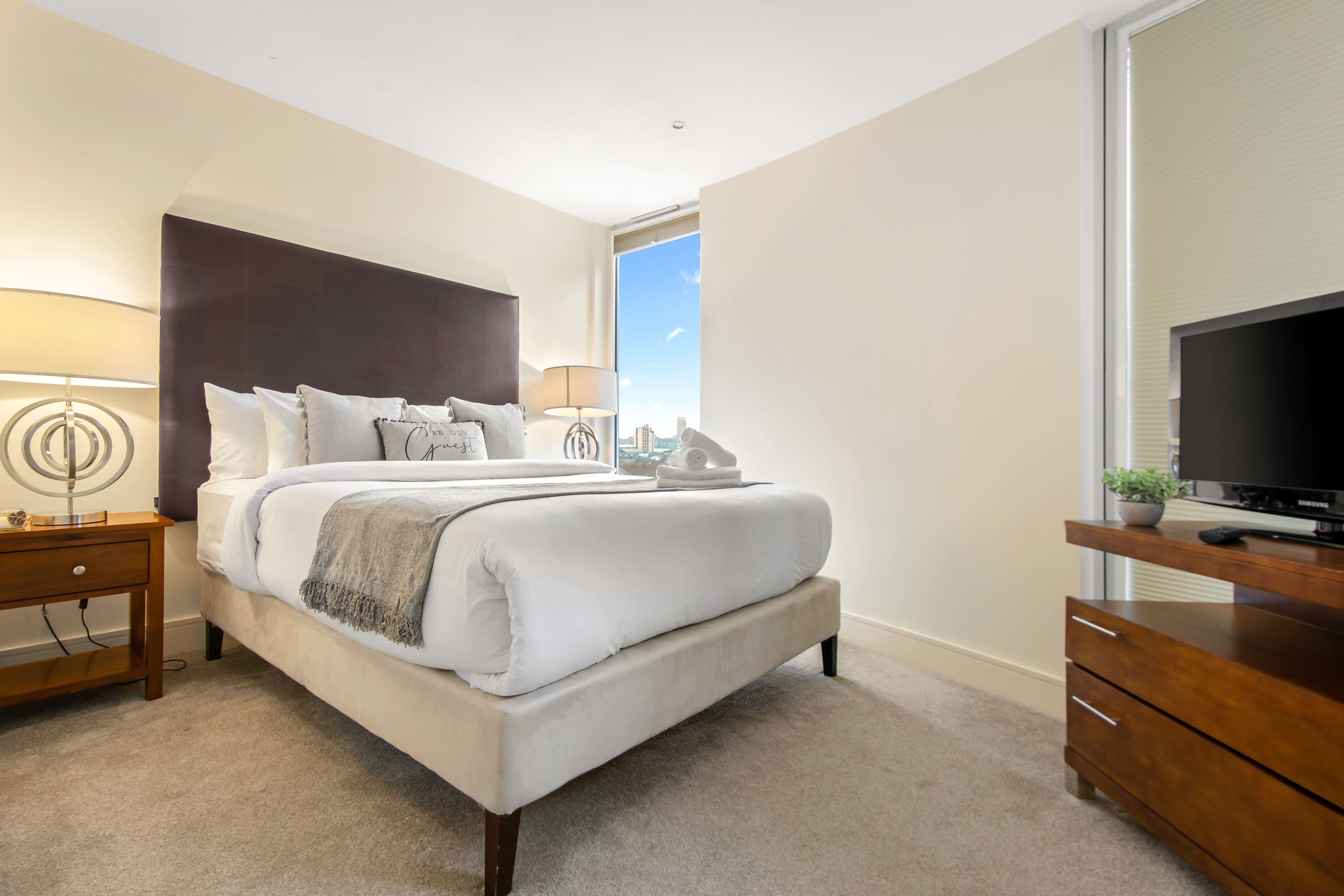 Luxurious Lanterns Court Two-Bedrooms Apartments 8/50
