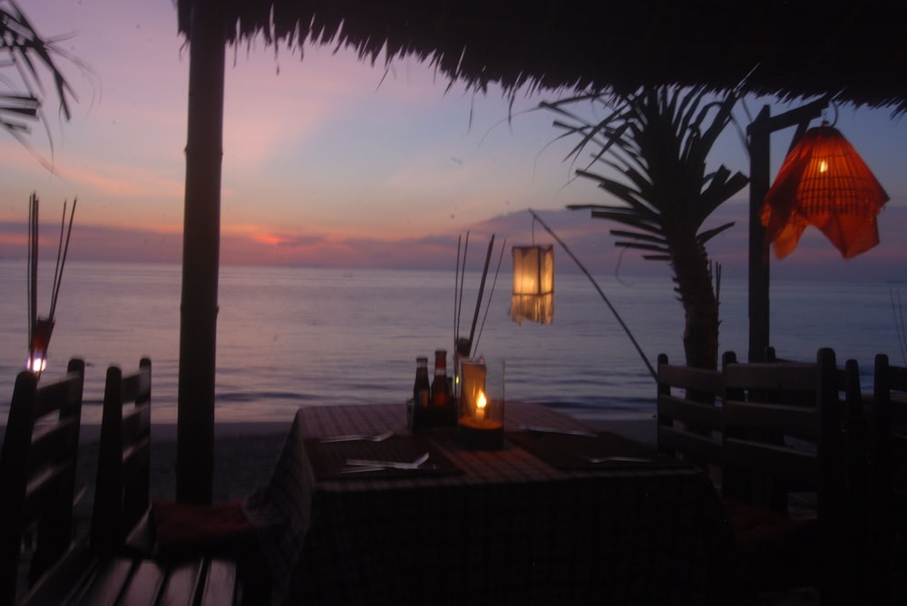 LANTA SEAFRONT RESORT 61/66