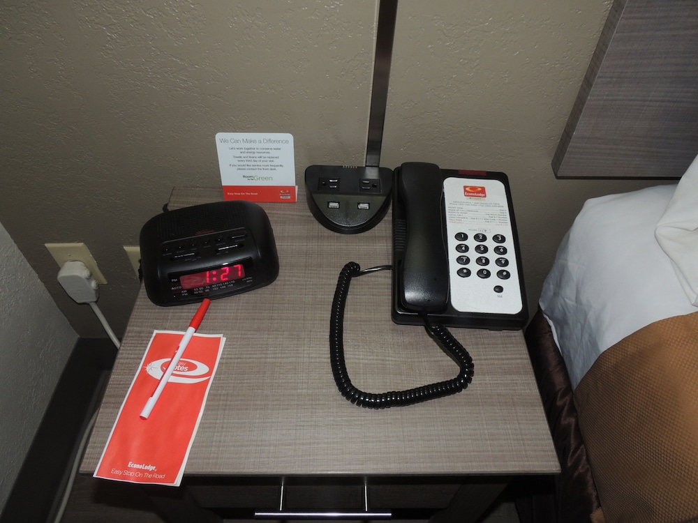 Econo Lodge Dewitt I-90 21/33