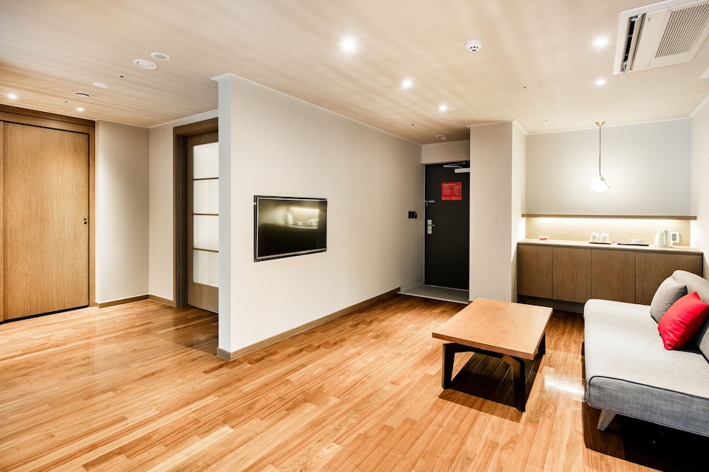 Ramada Hotel & Suites by Wyndham Seoul Namdaemun 44/61