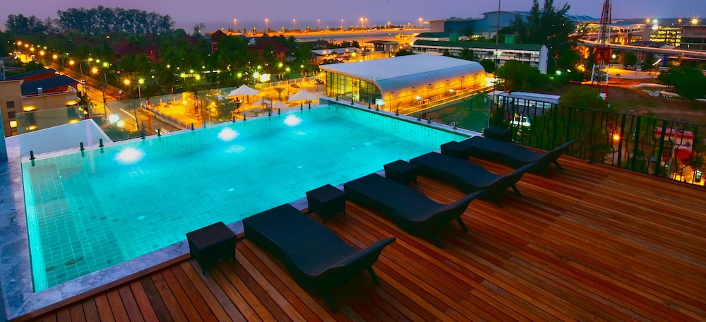 The Sixteenth Naiyang Beach Hotel 46/50