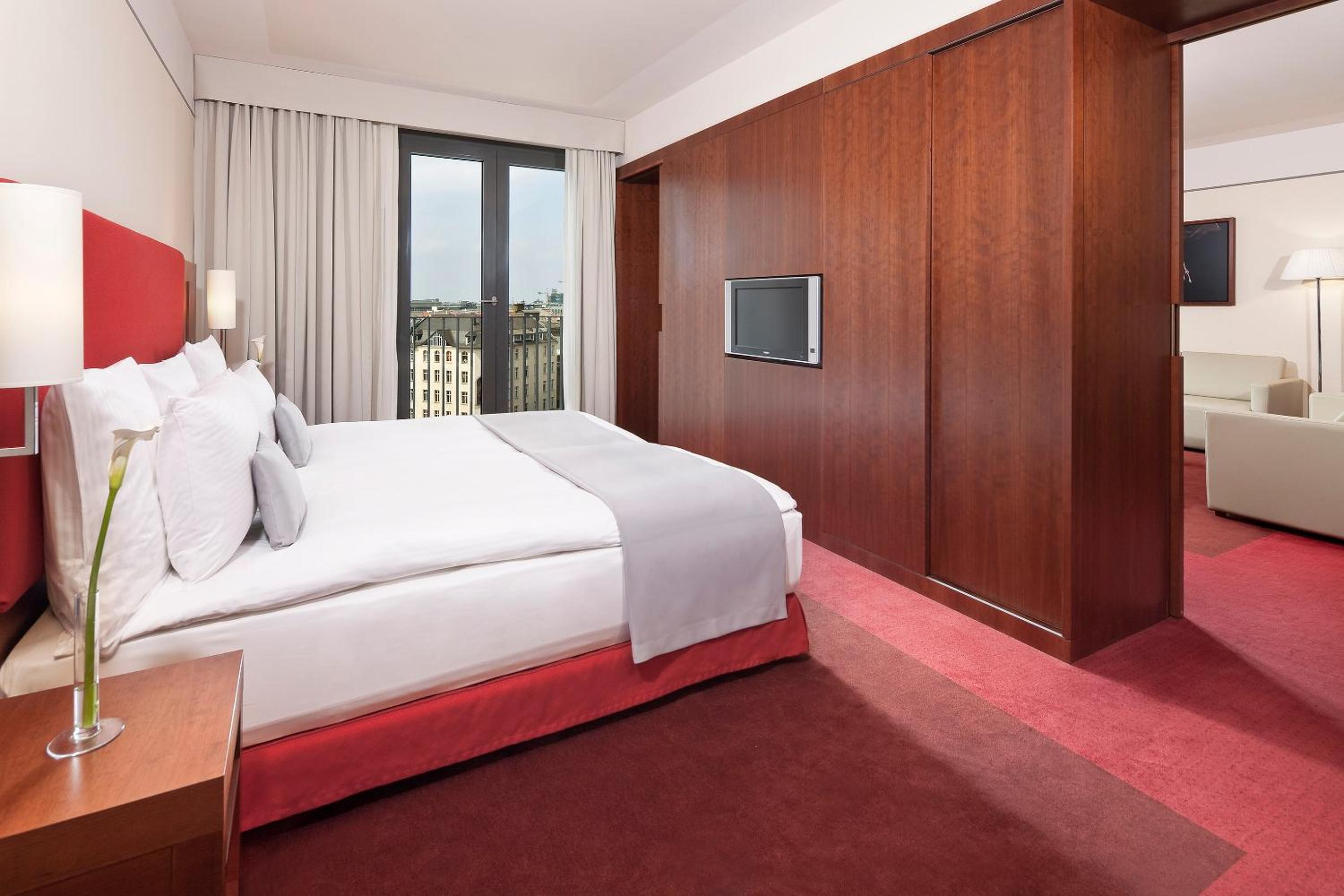 Grand, the Level, Suite, King Bed, Executive Lounge Access