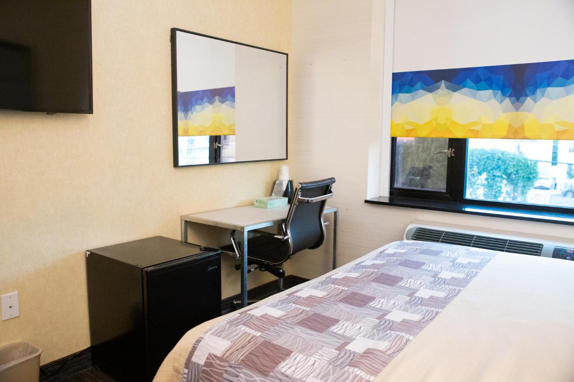 7 Days Hotel Bronx 49/61