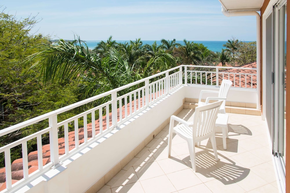 Occidental Tamarindo 1/50
