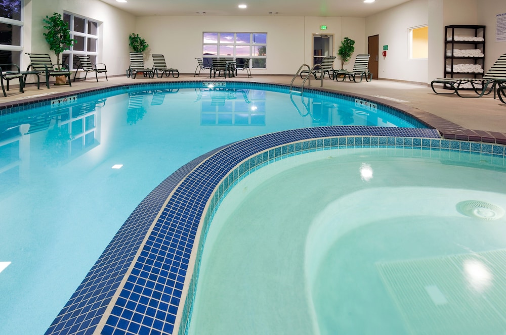 Holiday Inn Express Hotel Suites Stevens Point 3/57