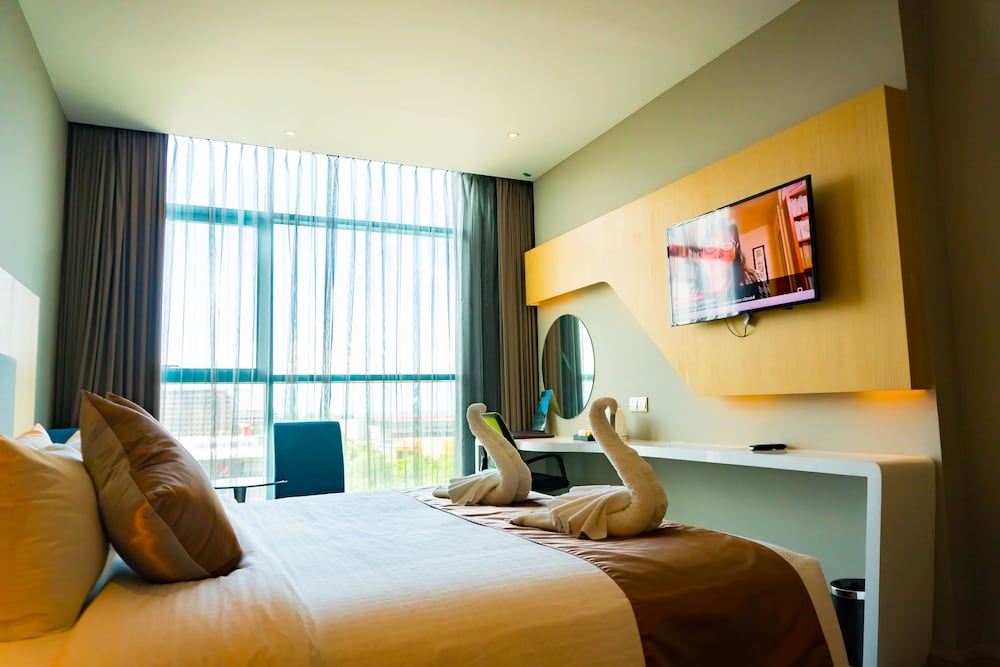 Greens Hotel And Suites 22/65