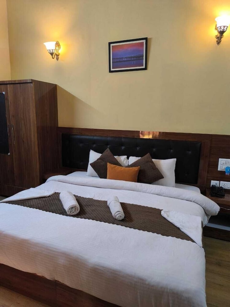 Damyanti Residency Hotel 30/50