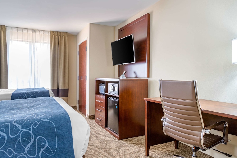 Comfort Suites Savannah Gateway I-95 17/38