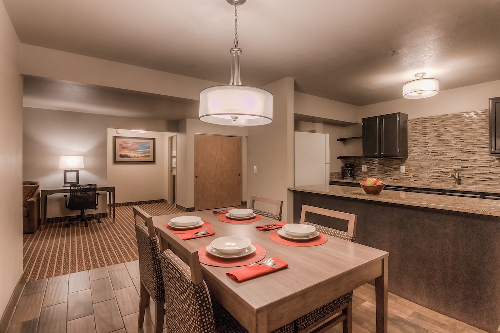 Best Western Plus Yakima Hotel 49/61