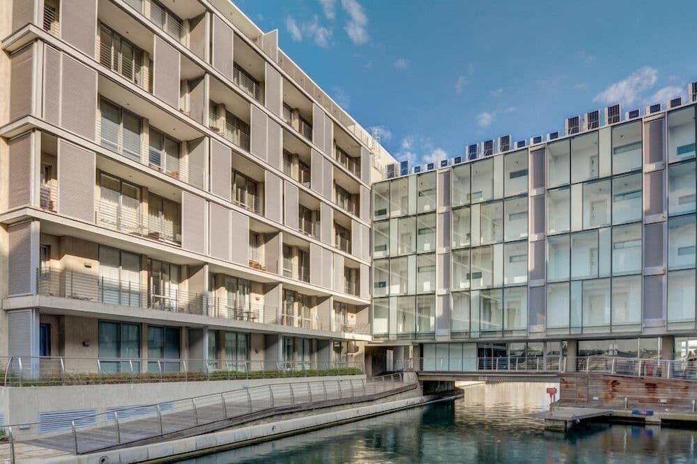VA Waterfront Residences by WHosting 40/50