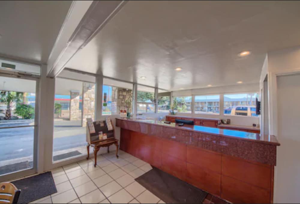 Americas Best Value Inn Uvalde 12/31