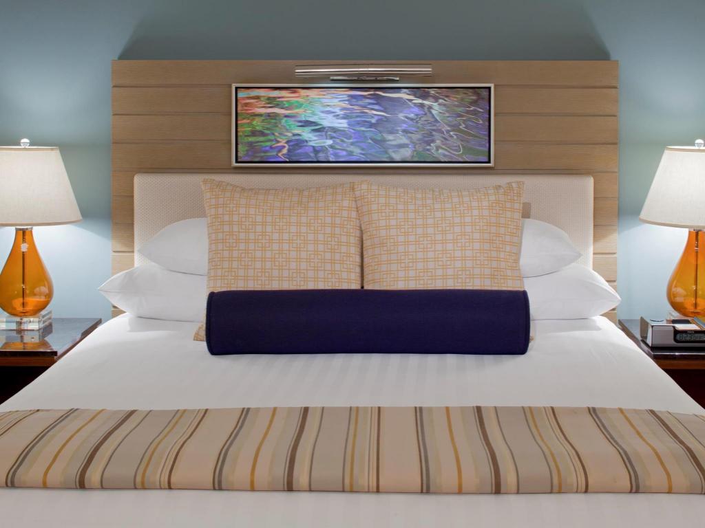 Resident, Suite