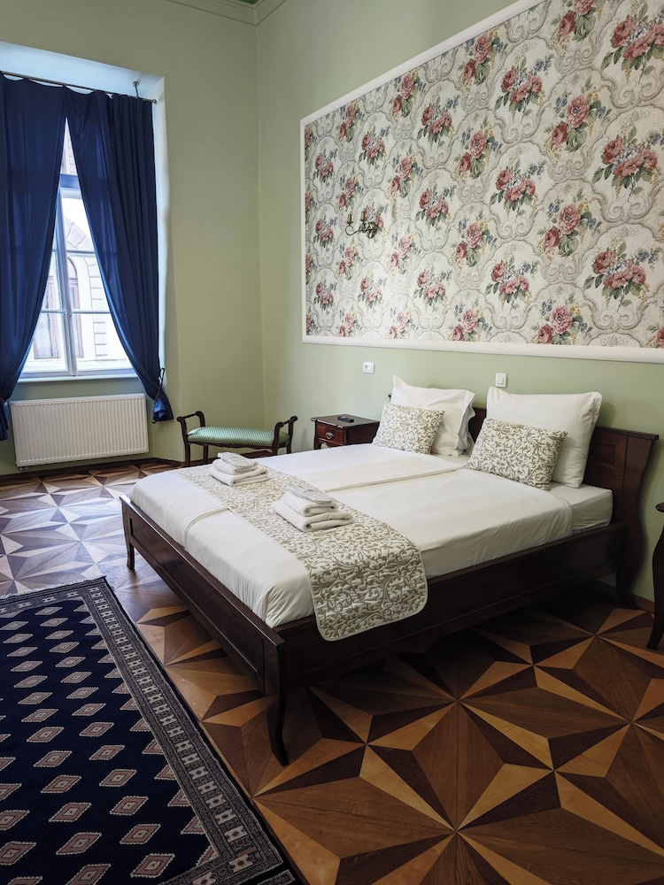 Emperor, Residence, Queen Bed