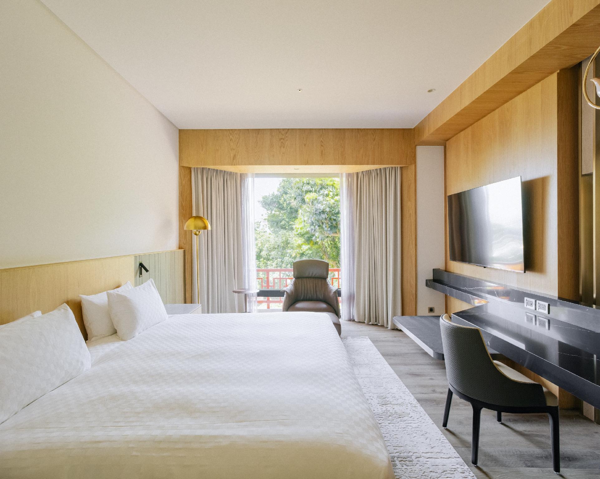 Renovated, Horizon, Pavilion, Suite, Back Building