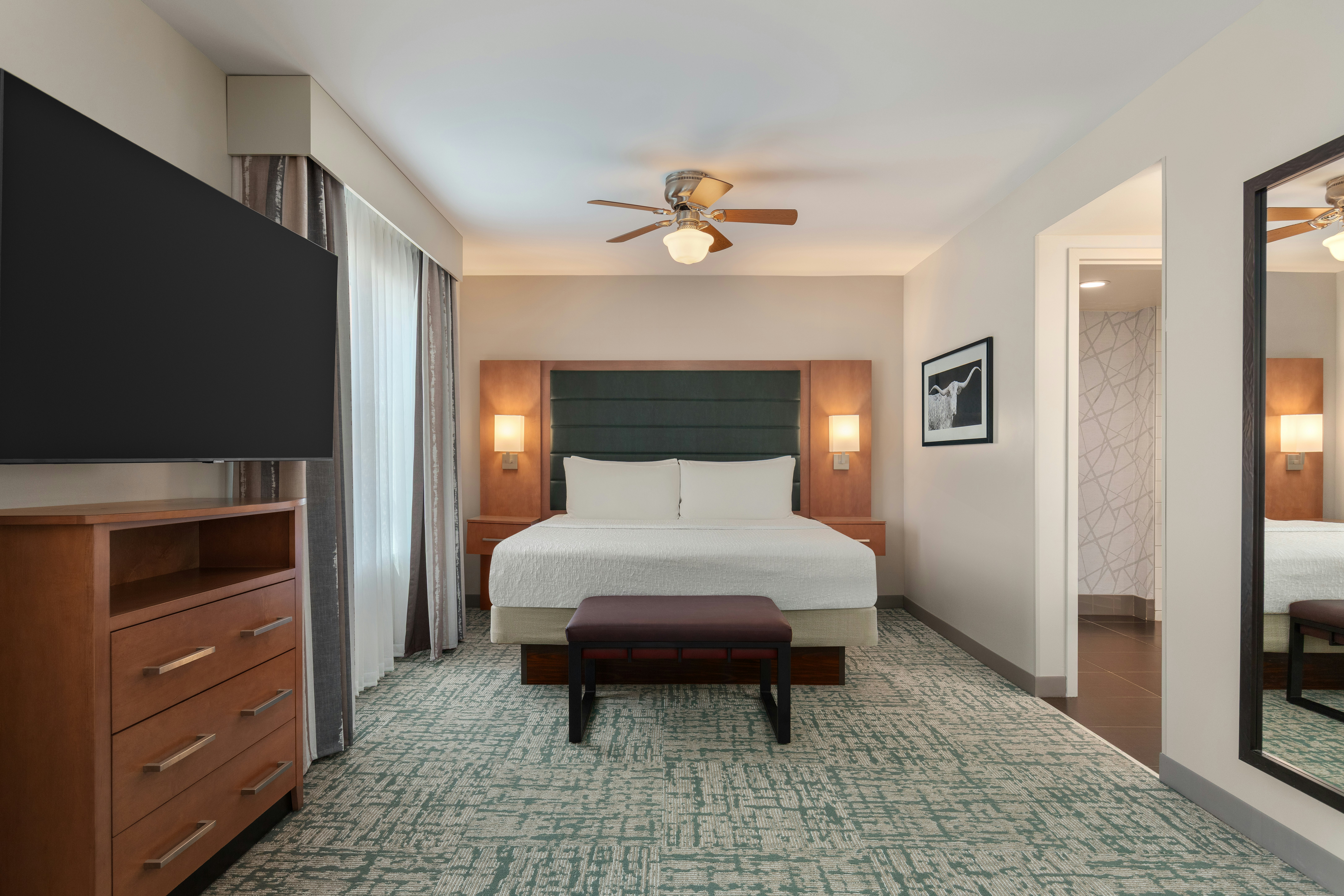 STUDIO, SUITE, KING BED