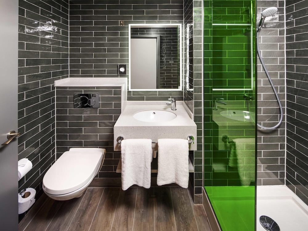 IBIS STYLES LONDON EALING 73/76