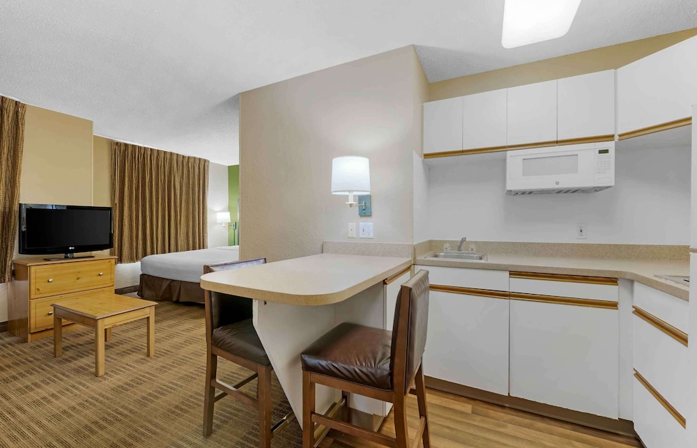 Extended Stay America Select Suites Orlando Southpark 47/56