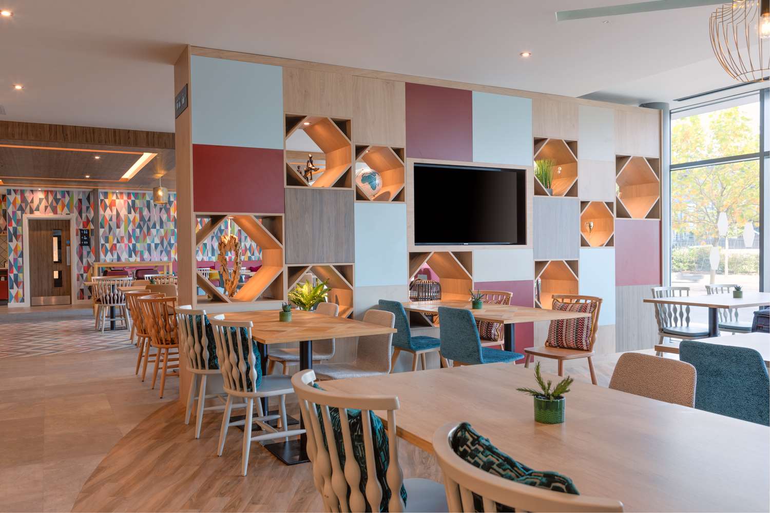 Hampton By Hilton Ashford International 10/11