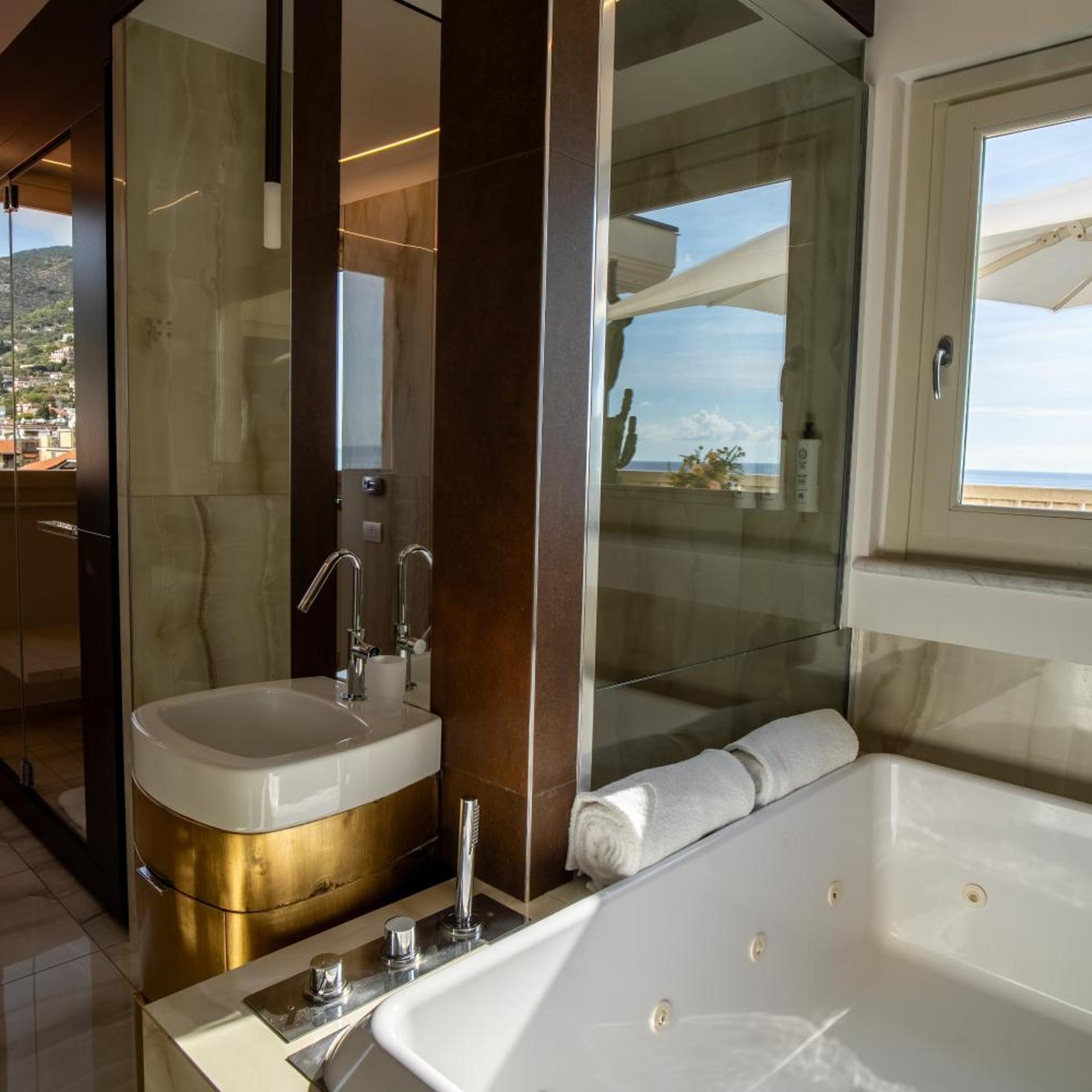 Ambassador, Suite، Grand Hotel Alassio Beach & SPA Resort 5/7